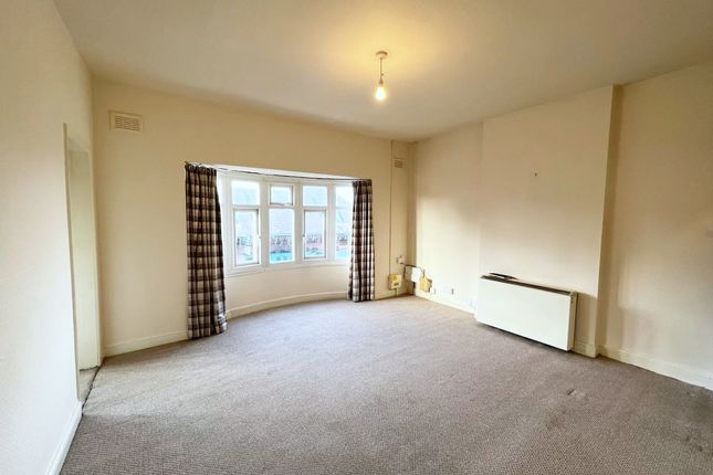 Thumbnail Flat to rent in The Parade, Oadby
