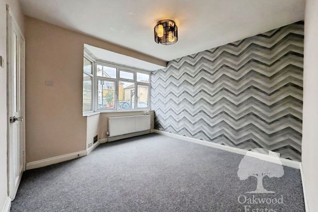 86, Salt Hill Way, Slough photo 3