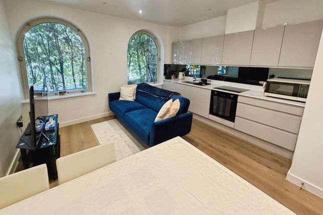 Flat 4,  50, Rainsford Road, Chelmsford photo 2