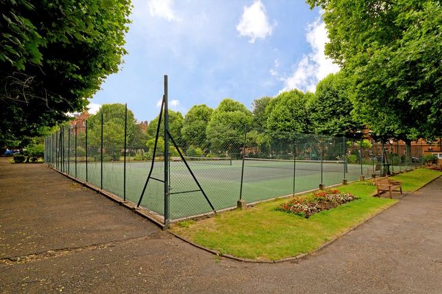 Flat 8, Playfair Mansions, Queen's Club Gardens, London photo 4