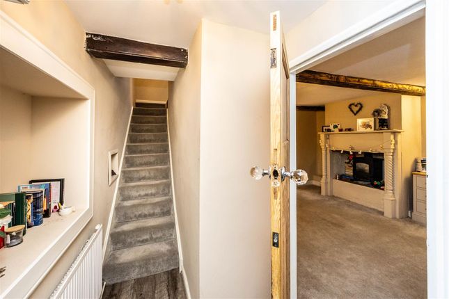 200, Almondbury Bank, Huddersfield photo 3
