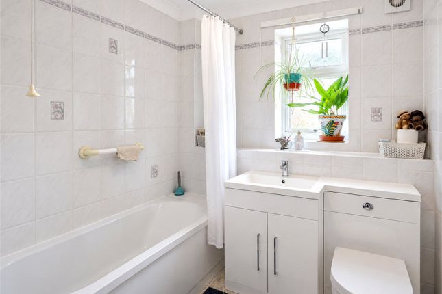 36, Charnock Close, Hordle photo 4