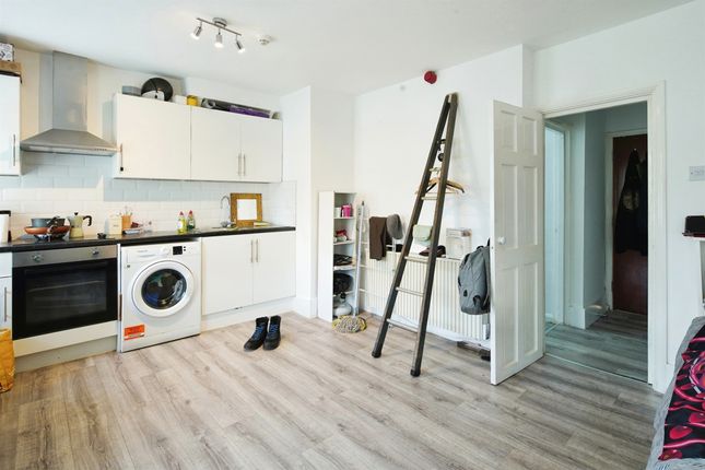 Flat 8, 8, Oriental Place, Brighton photo 2