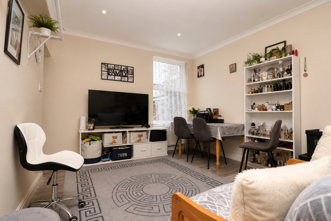 102, Ashburnham Road, Luton photo 4