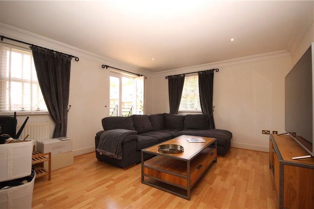 Flat to rent in Sells Close, Guildford