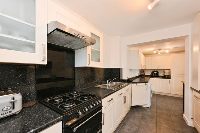 60, Wavell Close, Waltham Cross photo 4