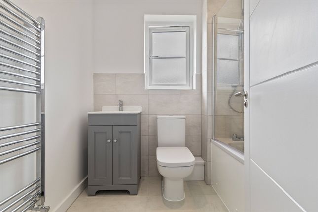 The Grantham, 44, Cwrt Y Priordy, Carmarthen photo 4