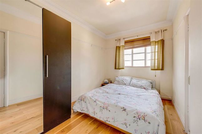 Flat 18 Mornington Court, Mornington Crescent, London photo 4