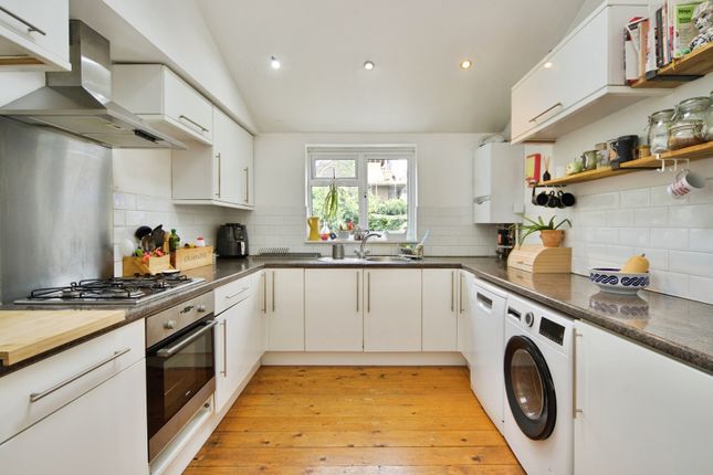 2, Chesley Gardens, London photo 4