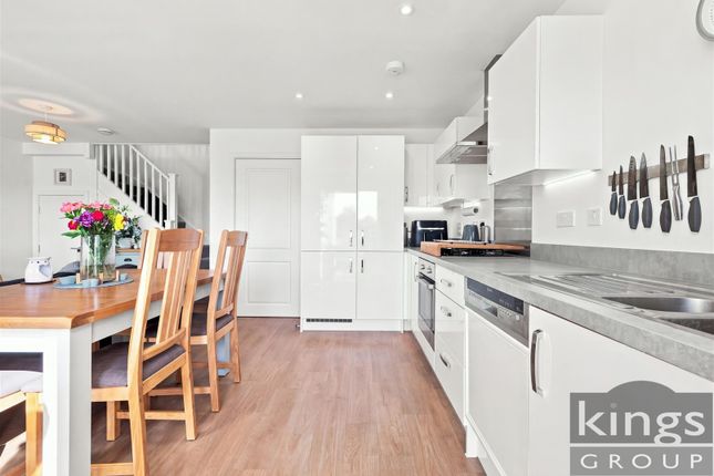 9, Copse Close, Enfield photo 4