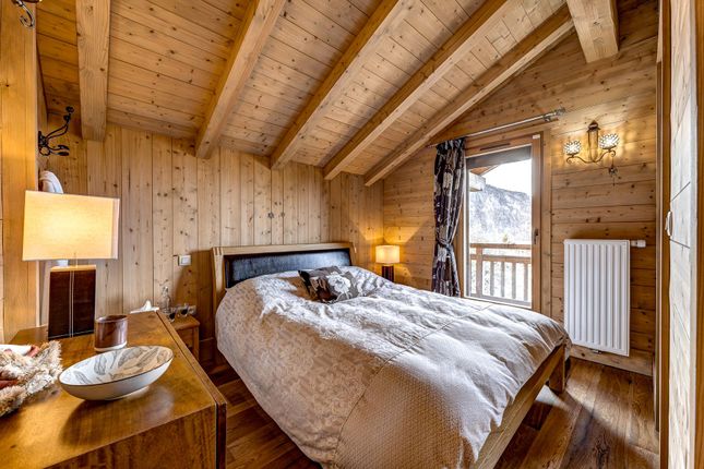 Chalet for sale in Les Carroz, Haute-Savoie, Rhône-Alpes, France