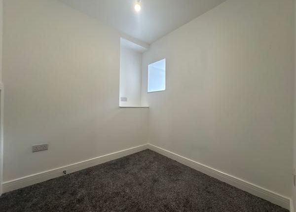 58D High Street, Rhymney photo 5