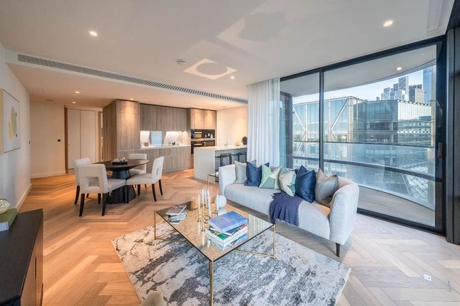 Flat for sale in Principal Tower, London