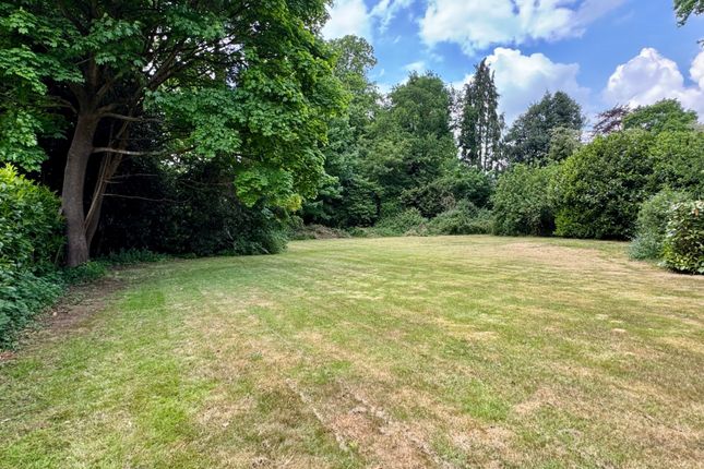 Heywood House,, Mark Way, Surrey photo 4