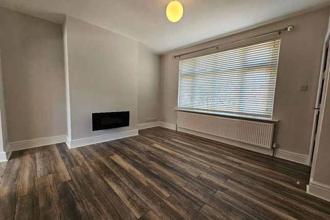 6 South Avenue, Bolton photo 3