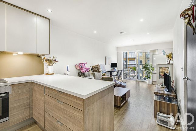 Flat Flat 76, 14, Aerodrome Road, London photo 4