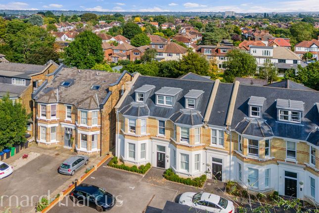3-bed flat on Flat 3, Hadleigh House, 51-53, The Avenue, Surbiton, £575,000