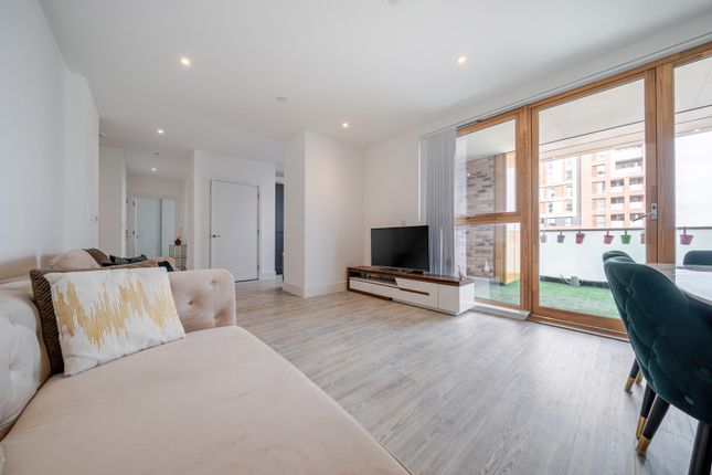 Flat 11, Swift Court,, Tavy Bridge, London photo 4