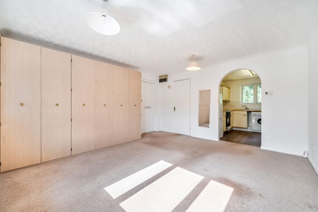27 Elton Park, Watford photo 4