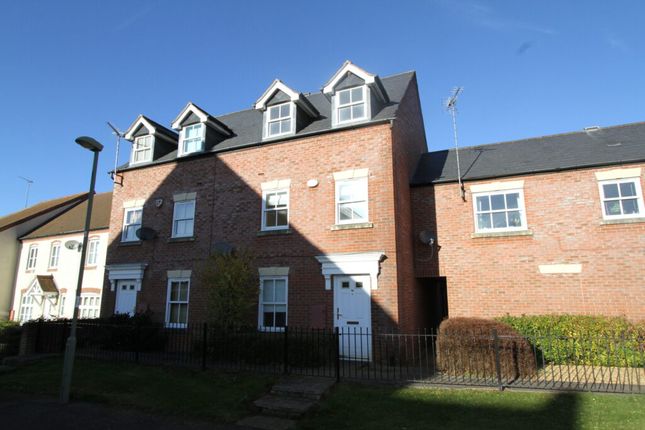 Town house to rent in Usher Drive, Banbury, Oxon