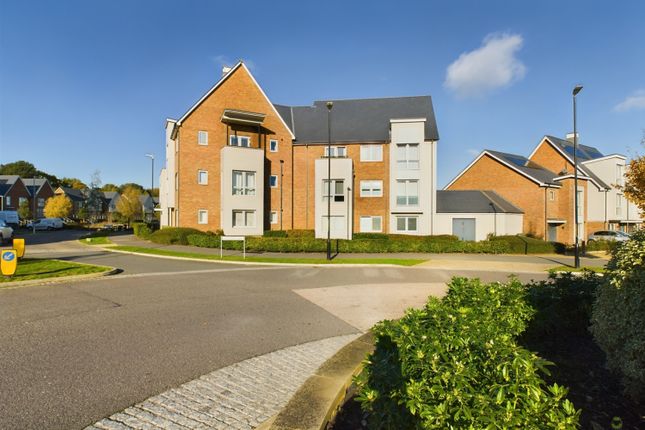 Thumbnail Flat for sale in Ashmead Court, Greenhithe, Kent