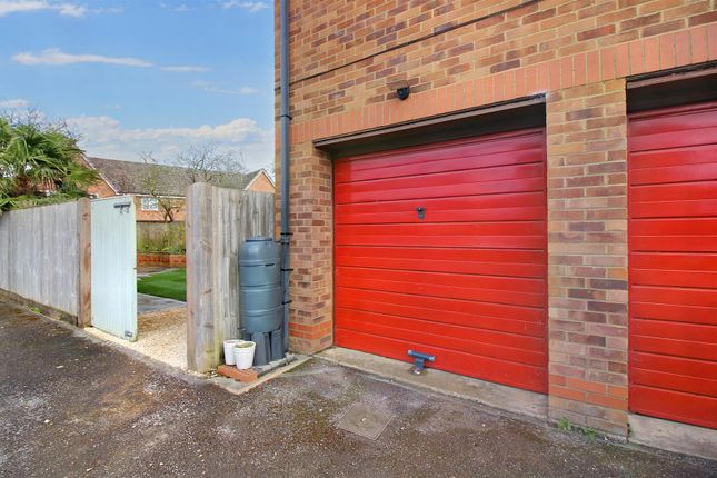 Flat for sale in Pavers Court, Aylesbury