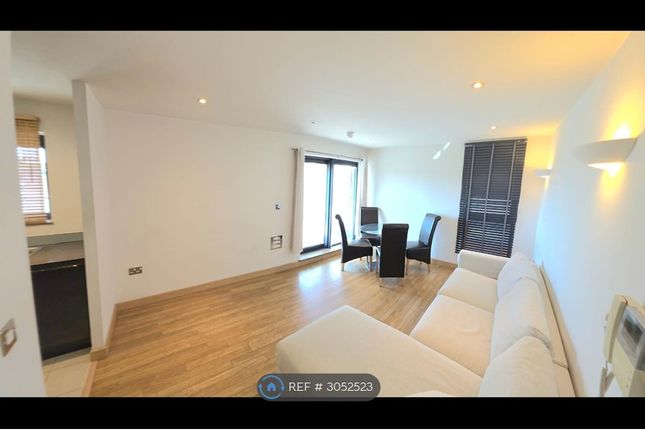 Flat, Terrace Apartments Drayton Park, London photo 5