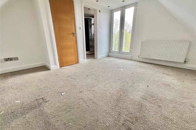 Flat to rent in Durnsford Road, Bounds Green, London