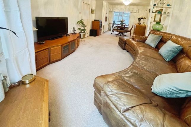 1, East Lynn Drive, Manchester photo 2