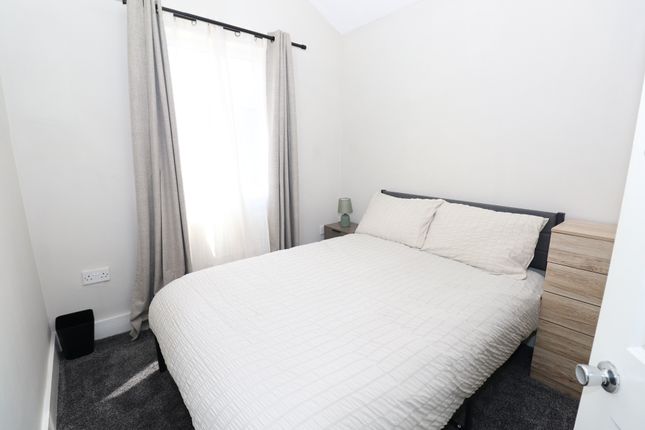 Room 5, 86 Samuel Street, Crewe, Cheshire photo 2