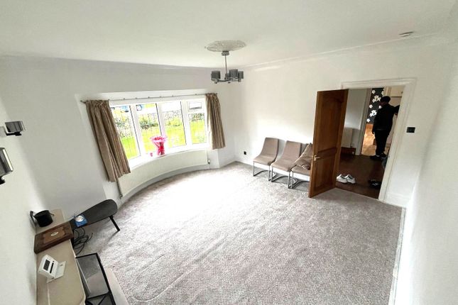 10, Highfield Crescent, Bradford photo 2