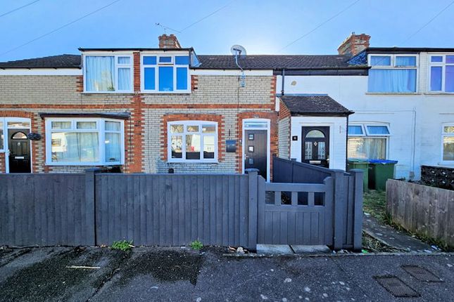 Thumbnail Terraced house for sale in Crescent Road, Fareham
