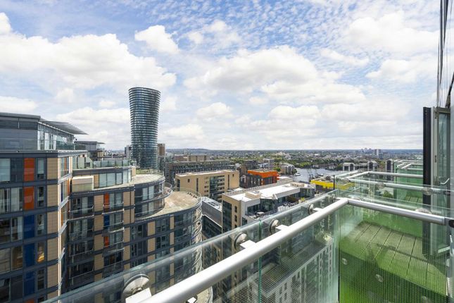 2115, Duckman Tower, London photo 4
