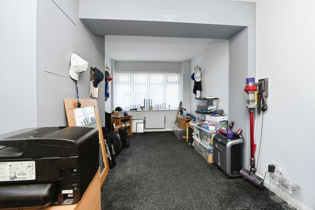 80, Bishopsteignton, Southend-on-Sea photo 3