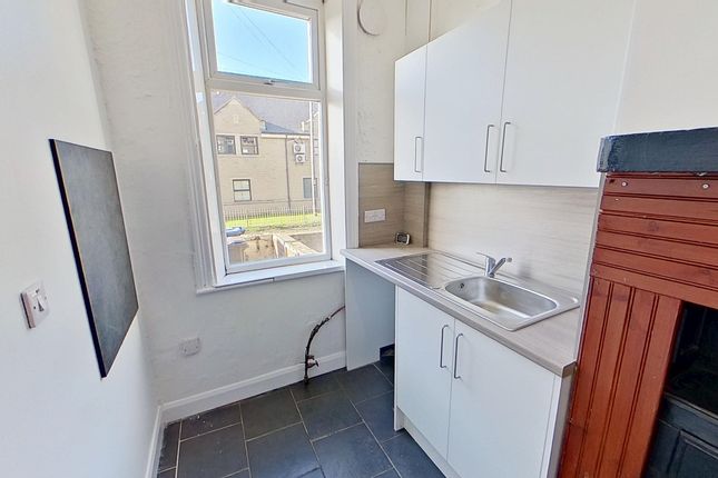 10, Loris Street, Bradford photo 4