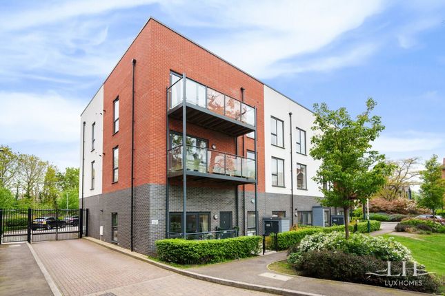Thumbnail Flat for sale in Wildcary Lane, Romford