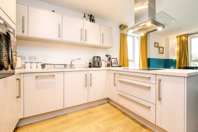 Flat 5, 41, Mahindra Way, London photo 4