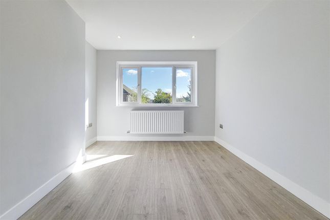 3 Bedroom flats and apartments to rent in Hounslow - Zoopla