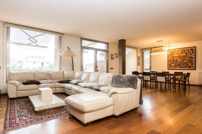 Detached house for sale in Barcelona, 08001, Spain