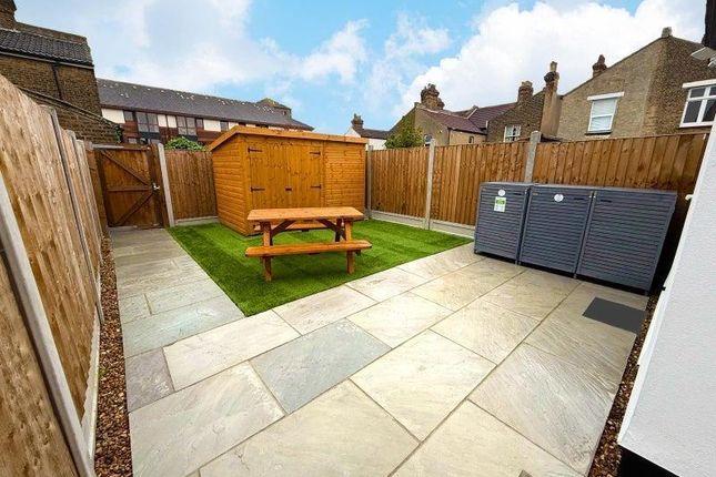 Room 6, 4 Ashburnham Road, Southend-on-Sea photo 5