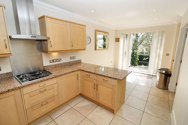 Flat 3 Beechwood Mansions, 253 Amersham Road, High Wycombe photo 3