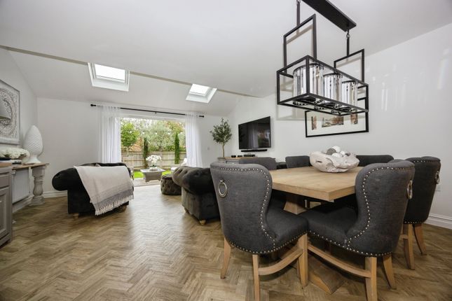 2, Box Grove, Surrey photo 2