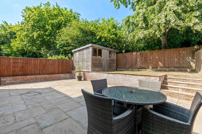 38 Grays Lane, High Wycombe photo 4