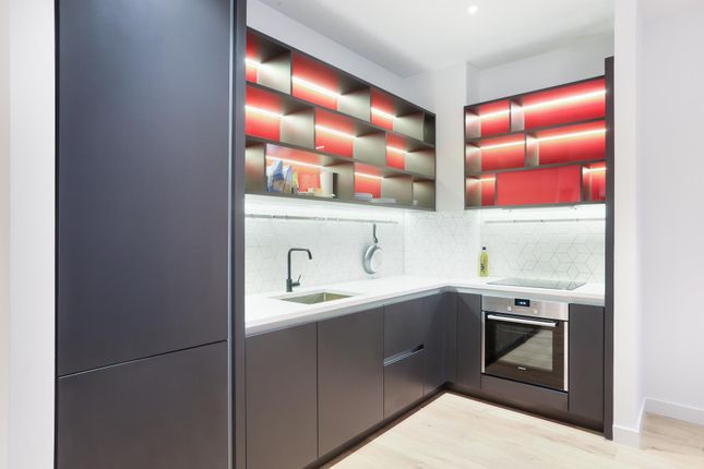 Flat to rent in Amelia House, London City Island, London