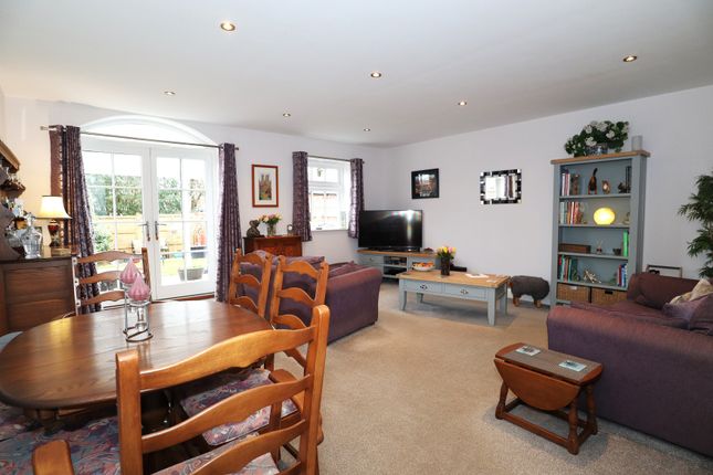 19, Medland Drive, Bracebridge Heath photo 2