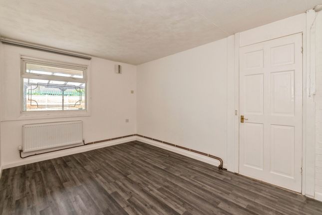 8, Travers Way, Essex photo 4
