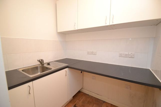 11A, Hay Croft, Thackley photo 3