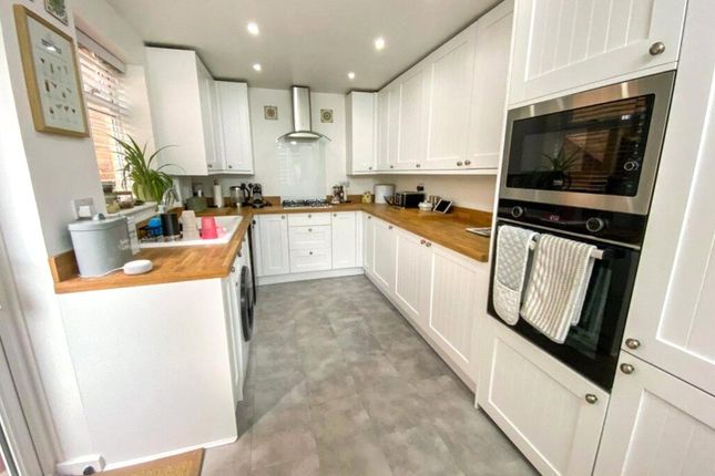 24, Lorraine Road, Surrey photo 2