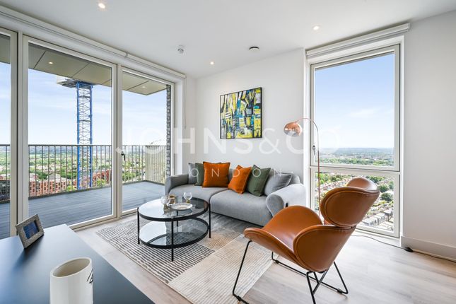 Studio flat on 136 Silverleaf House 1, Heartwood Boulevard, London, £2,000/mo