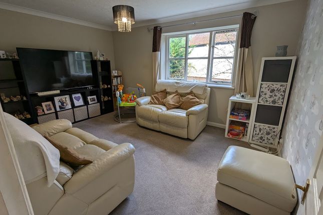 Flat 15, Seven Gables, Buckingham Road, Winslow photo 2